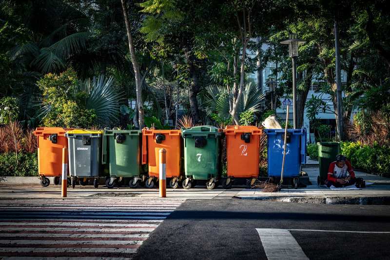Nowoczesne pojemniki na odpady, czyli usprawnienie codziennych obowiązków
